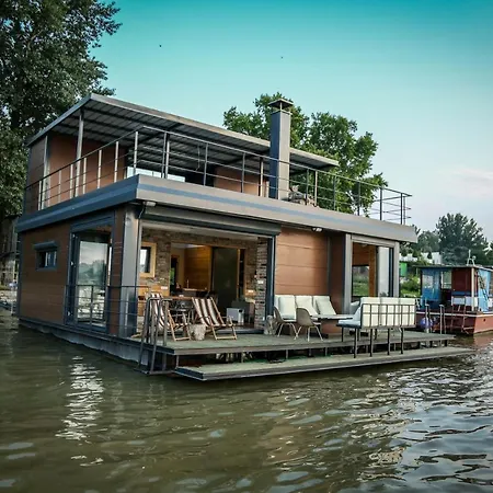 Mariner Boathouse Apartment *
