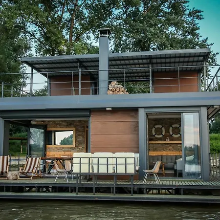 Mariner Boathouse *