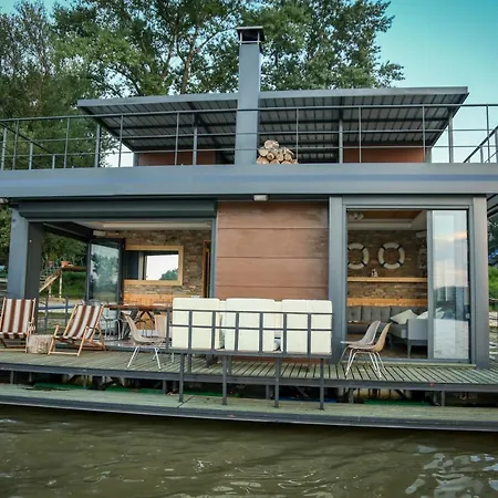 Mariner Boathouse Apartment Belgrade