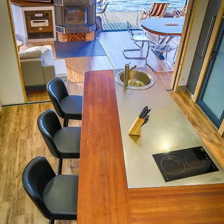 Mariner Boathouse Apartment Belgrade