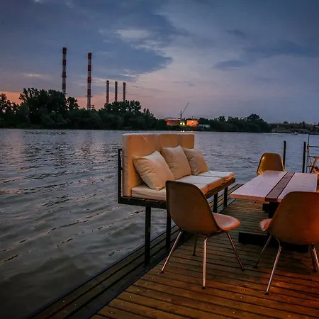 Mariner Boathouse Apartment *