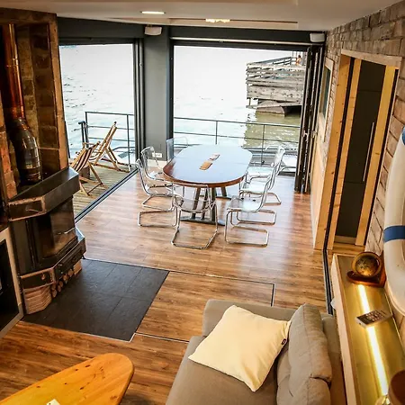 Mariner Boathouse Apartment