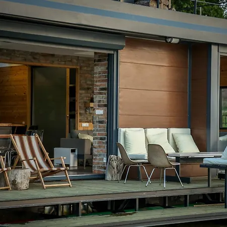 Mariner Boathouse Apartment *